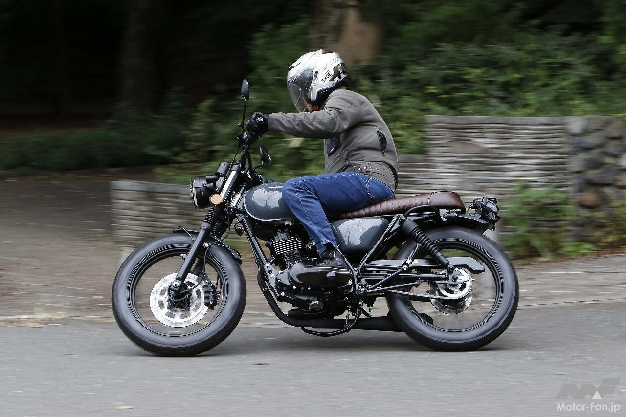 A somewhat old-fashioned, traditional bike. The HILTS125 is a casual vintage scrambler | Matt Motorcycle Test Ride