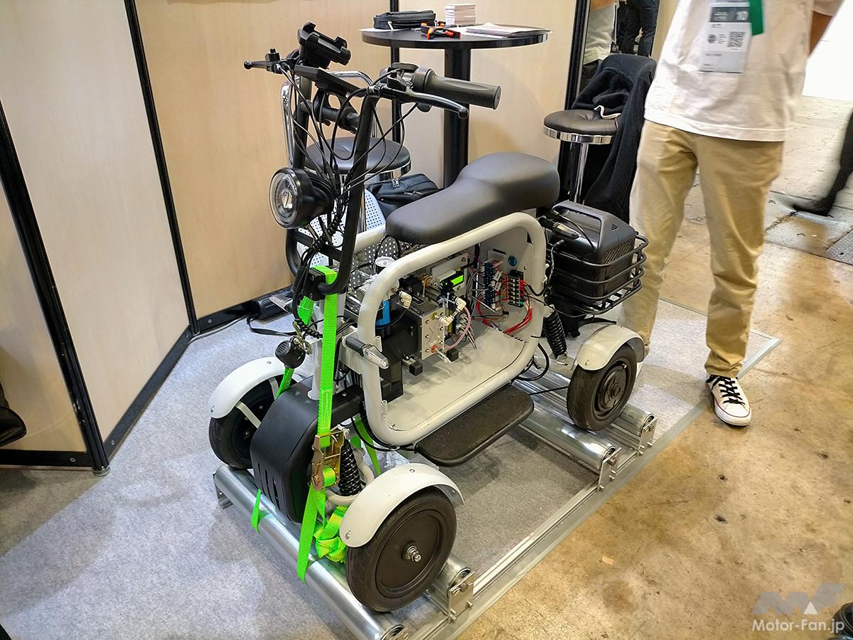 Tokyo University of Technology is researching and developing a compact, fuel-cell-powered vehicle that runs on hydrogen for t