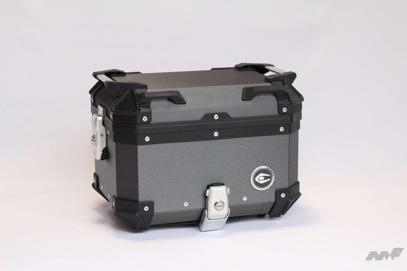 COOCASE, a specialist top case brand, has released a compact aluminum top case and added new colors to its existing models.