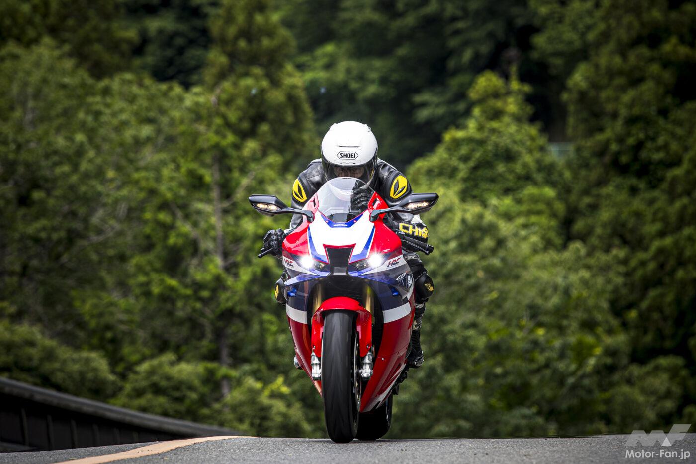 Speeding through the suburbs on the Honda CBR1000RR-R FIREBLADE SP. | Its mature power characteristics are hard to believe co