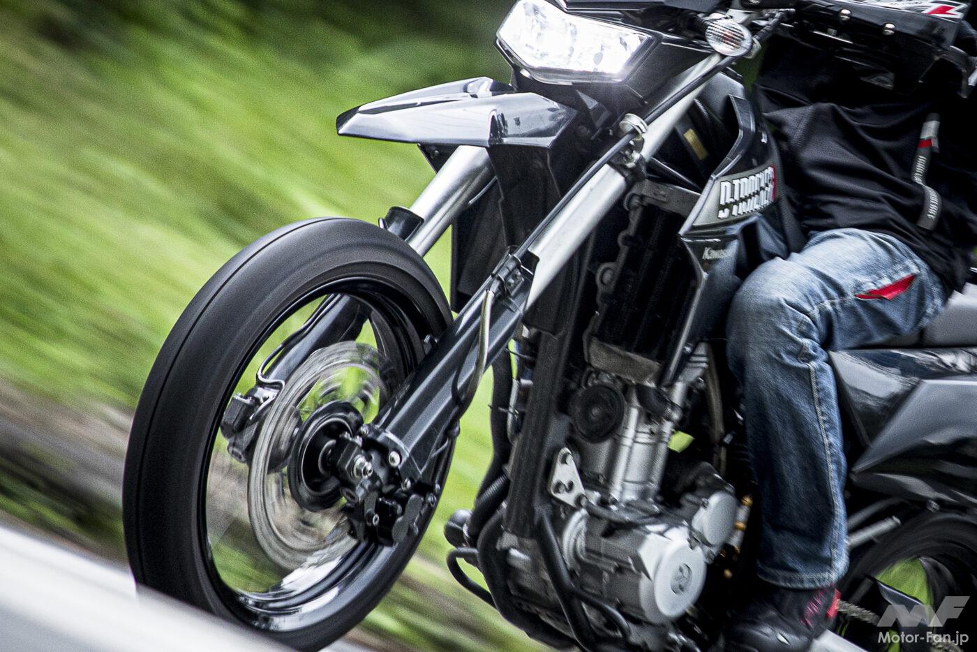 It looks like a regular motorcycle front fork, but inside it’s a patented new structure. How does it work and how does