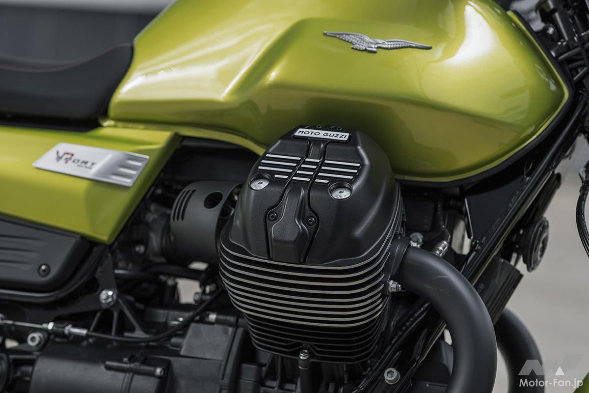 The “Sport” model returns to Moto Guzzi’s V7 series! The traditional horizontally mounted V-twin engine is