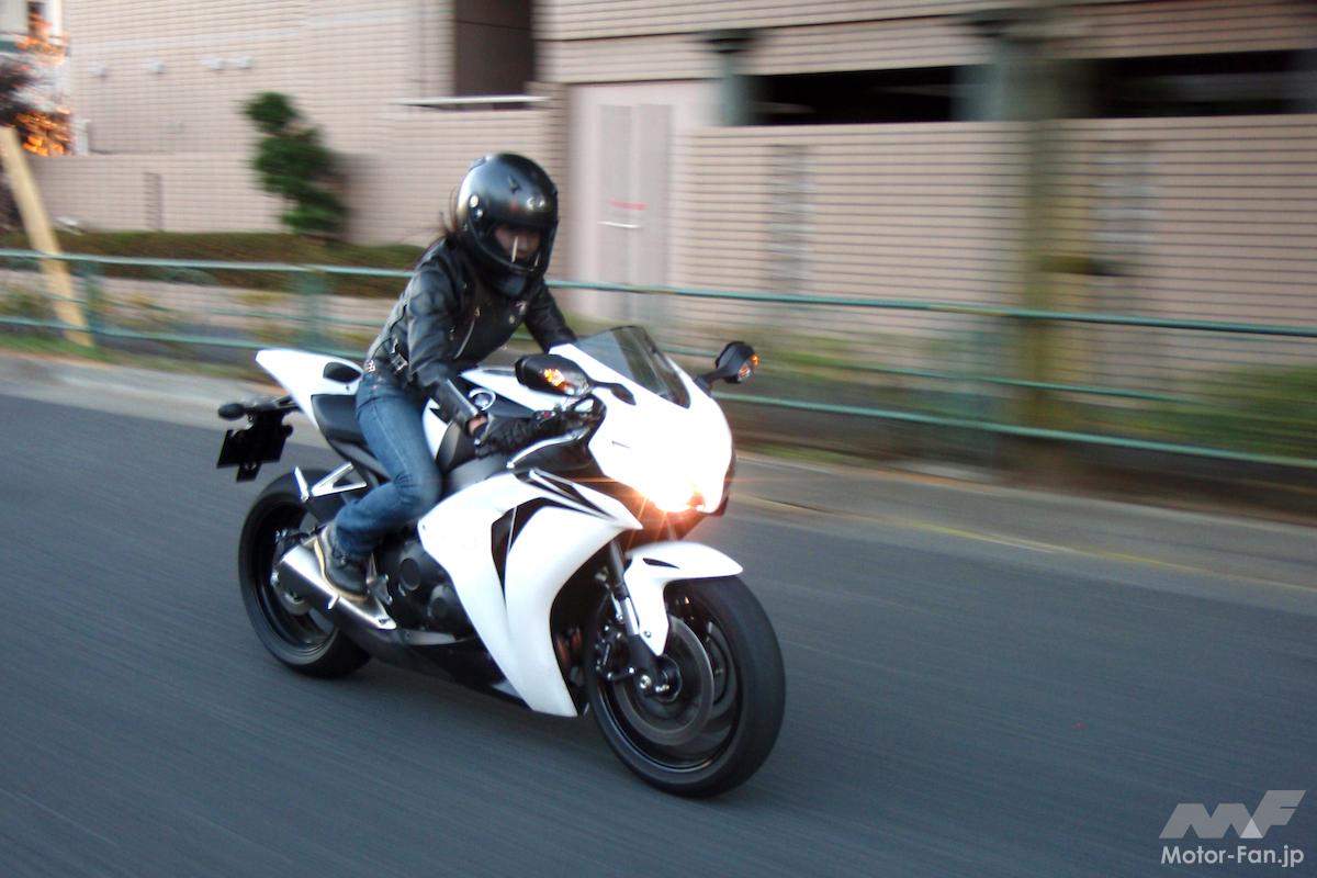 Do modern motorcycles need to be warmed up? But why is it recommended to warm up your bike in winter?