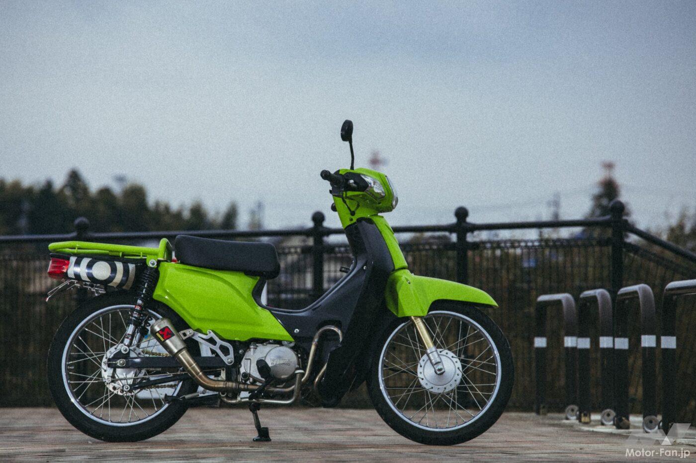 This custom JA10 Super Cub with square eyes is a bit unusual. The bold fenderless design is the highlight.