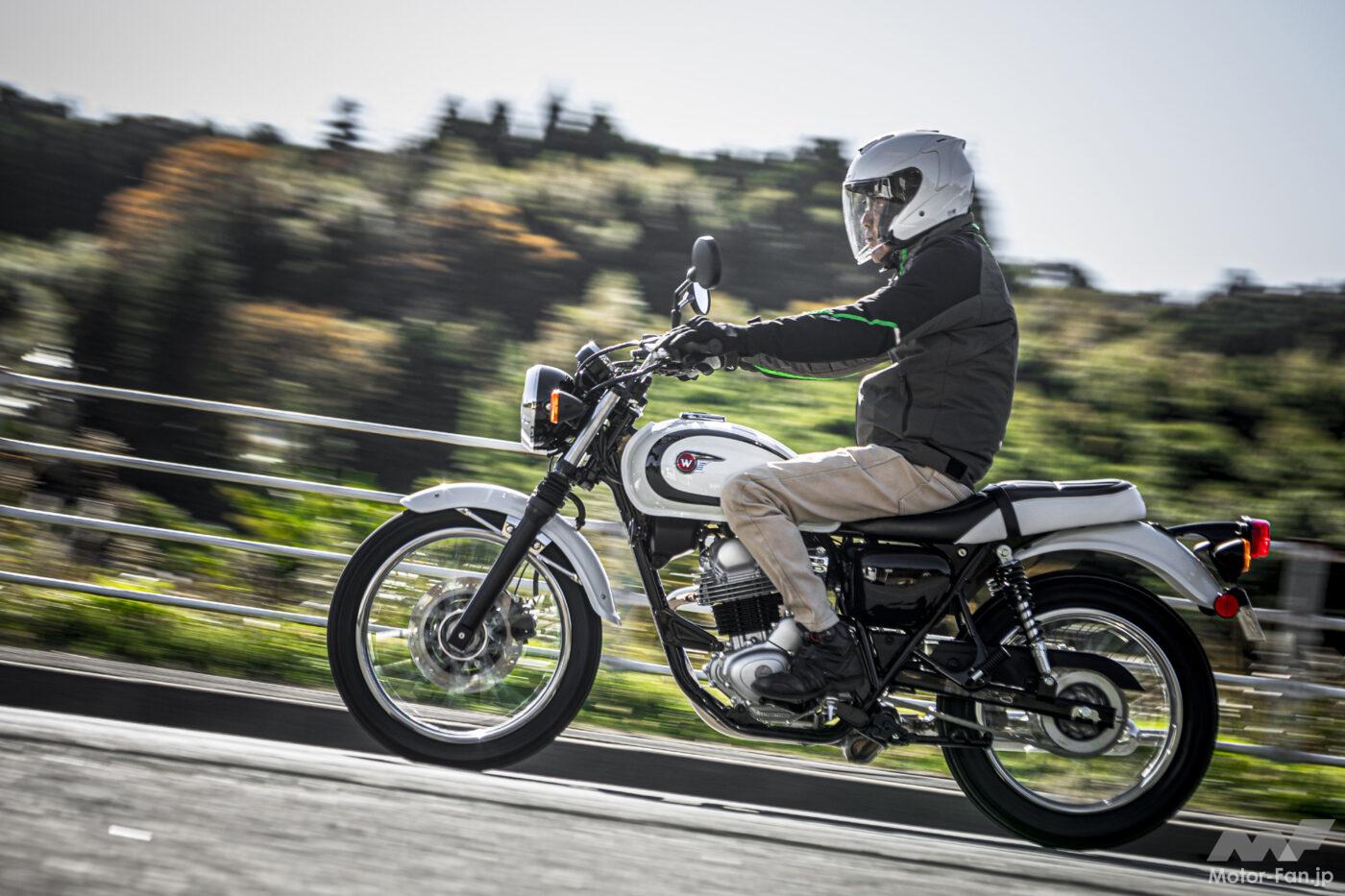 The Kawasaki W230, the younger brother of the “W” series, has great ground clearance. The engine is simple and gr