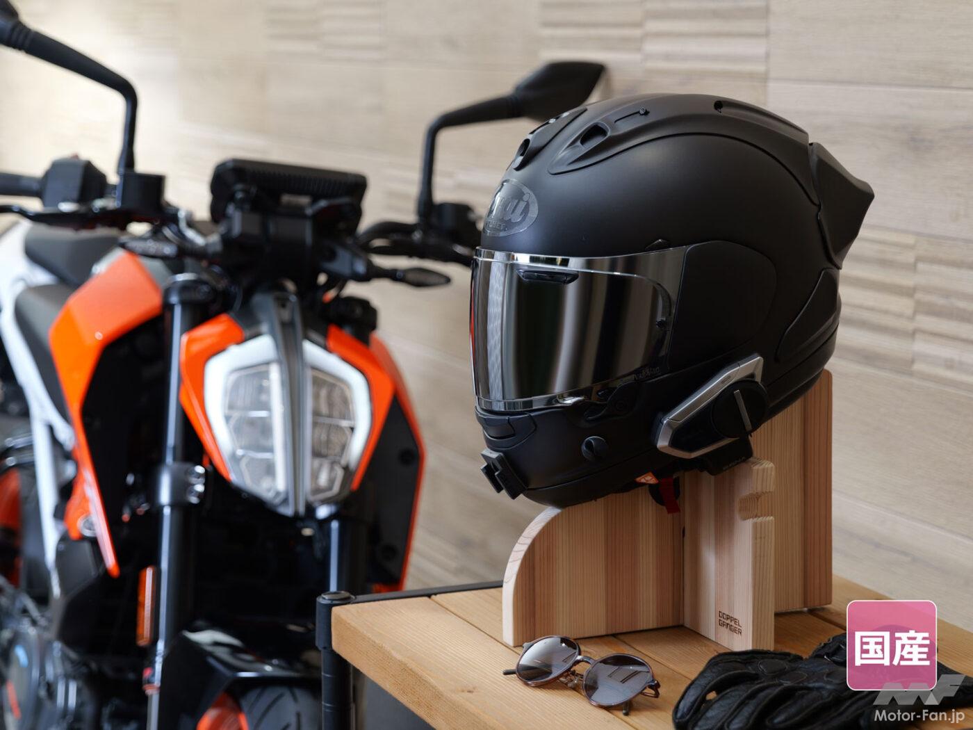 Change your helmet from just a place to put it to a display stand. Warm Japanese cedar wooden helmet stand [Doppelganger]