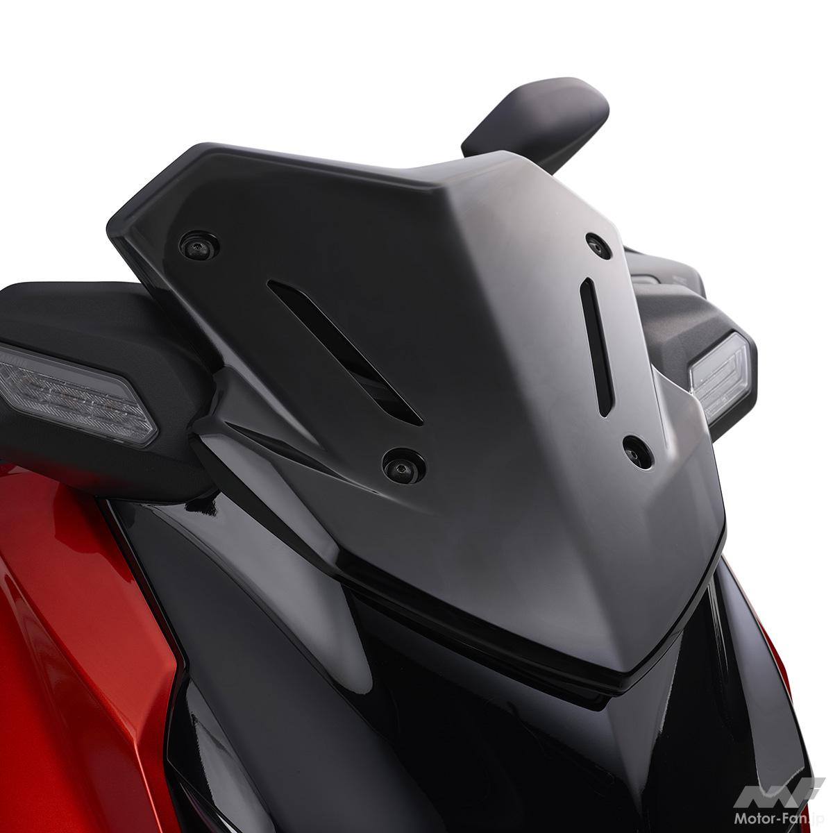 The Yamaha XMAX ABS has undergone a minor change. A full range of accessories are available, including visors and heated grip