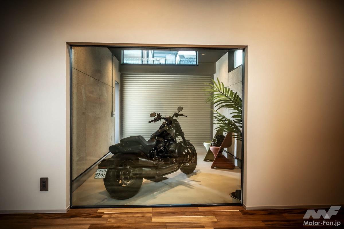 “THE ROCKS,” a prefabricated garage house that fulfills the dream of motorcycle riders, is completed…BIKES