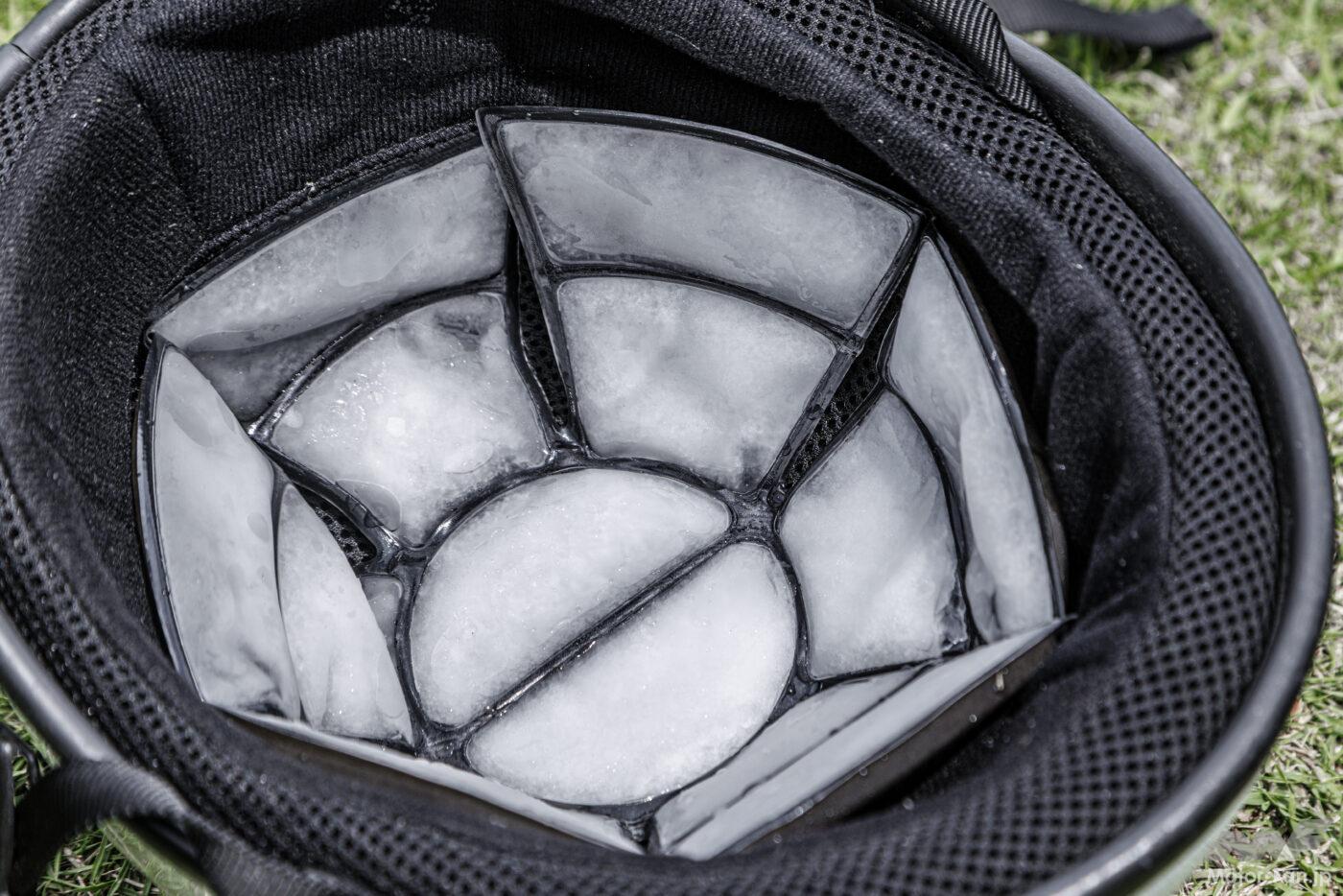 Uses NASA-developed PCM! When cooled, it turns white like ice, instantly cooling with “Ice Head” to prevent heats