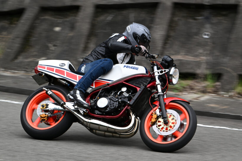 A Quality Works RZ250R custom that lets you fully enjoy the unique charm of a 2-stroke. A classic motorcycle exploration: Yam