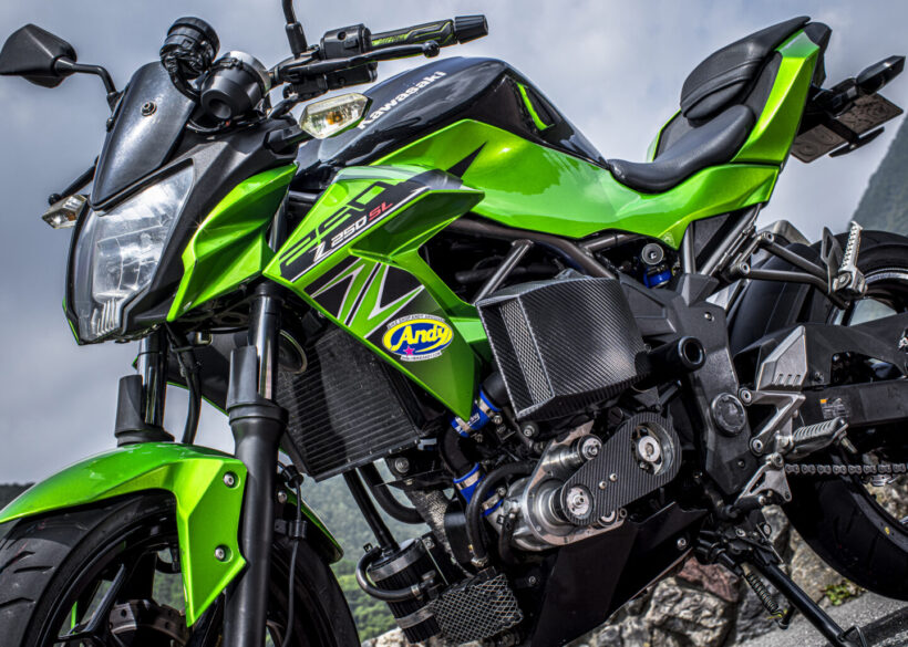 A man’s dream: a supercharger. We installed it on a 250cc single-cylinder Z250SL and rode it.