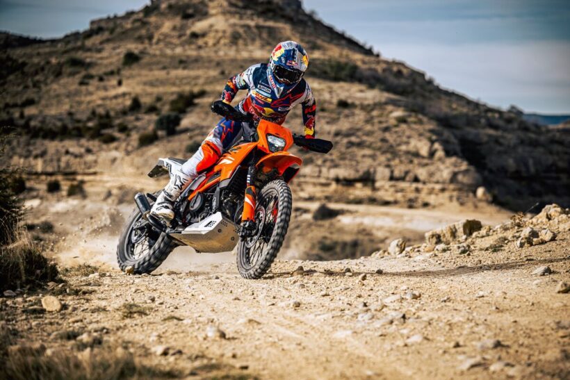 A new model for dirt riding has been added to the KTM 390 series! The ENDURO R has been released