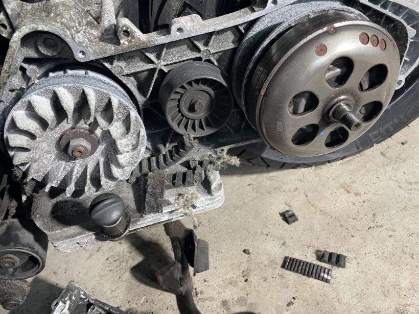 At what speed does a scooter’s V-belt break? When I opened the drivetrain cover, the belt started falling apart.