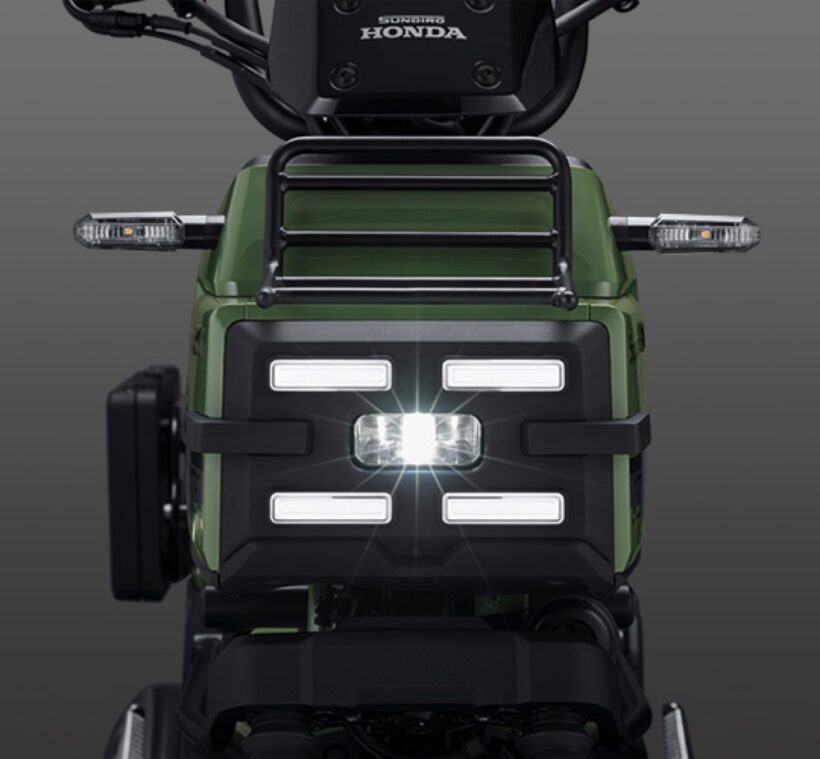 Sundiro Honda’s “Square X125” is an intriguing scooter from China. Its angular design