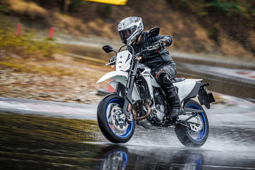 ちぐはぐ感ゼロの“純血”モタードが完成したって!?｜スズキDR-Z400SM試乗記