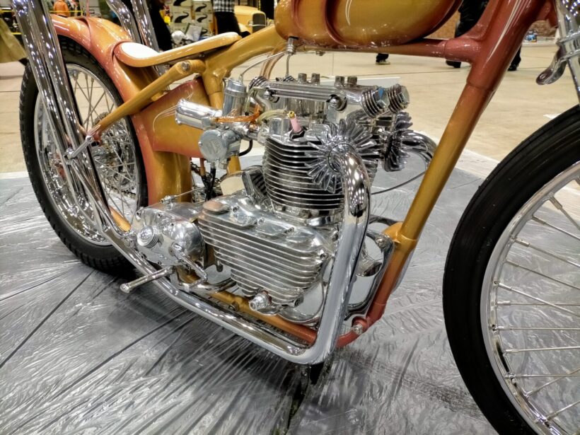 Parallel twin engine custom motorcycle with separate gearbox
